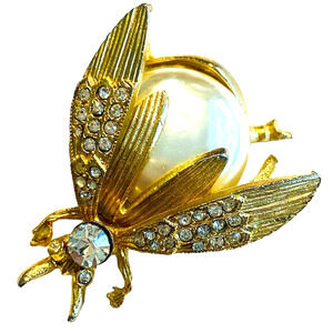 Vintage Mid Century Novelty Brooch Goldtone & Faux Pearl Bug Beetle Insect Pin